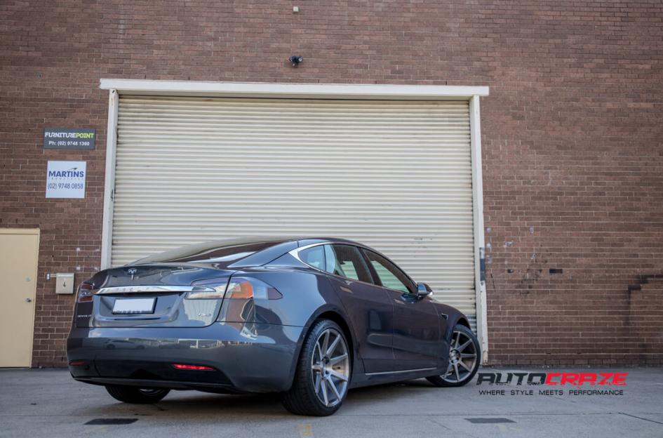 TESLA MODEL S ESQUIRE TITANIUM GREY